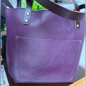 ❌SOLD❌ PLG medium zip tote in plum